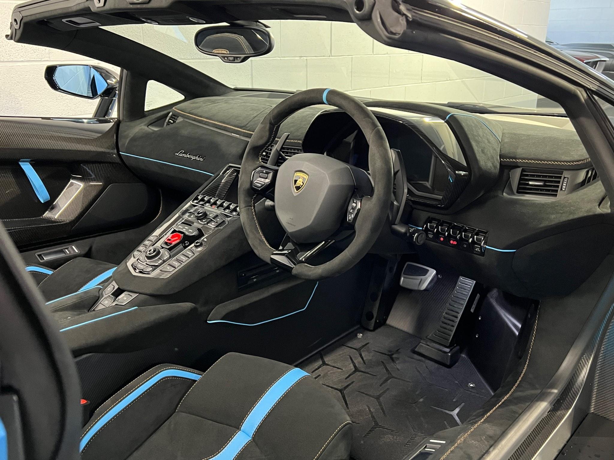 Lamborghini Aventador - Image 8
