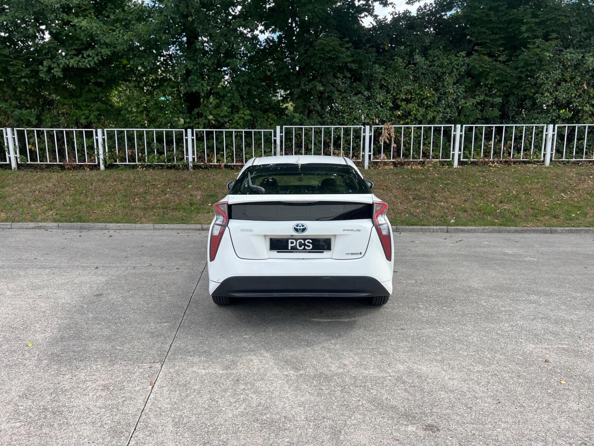 Toyota Prius - Image 8