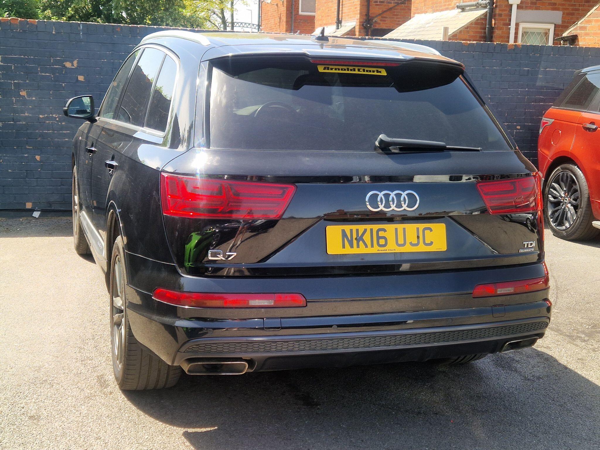 Audi Q7 - Image 8