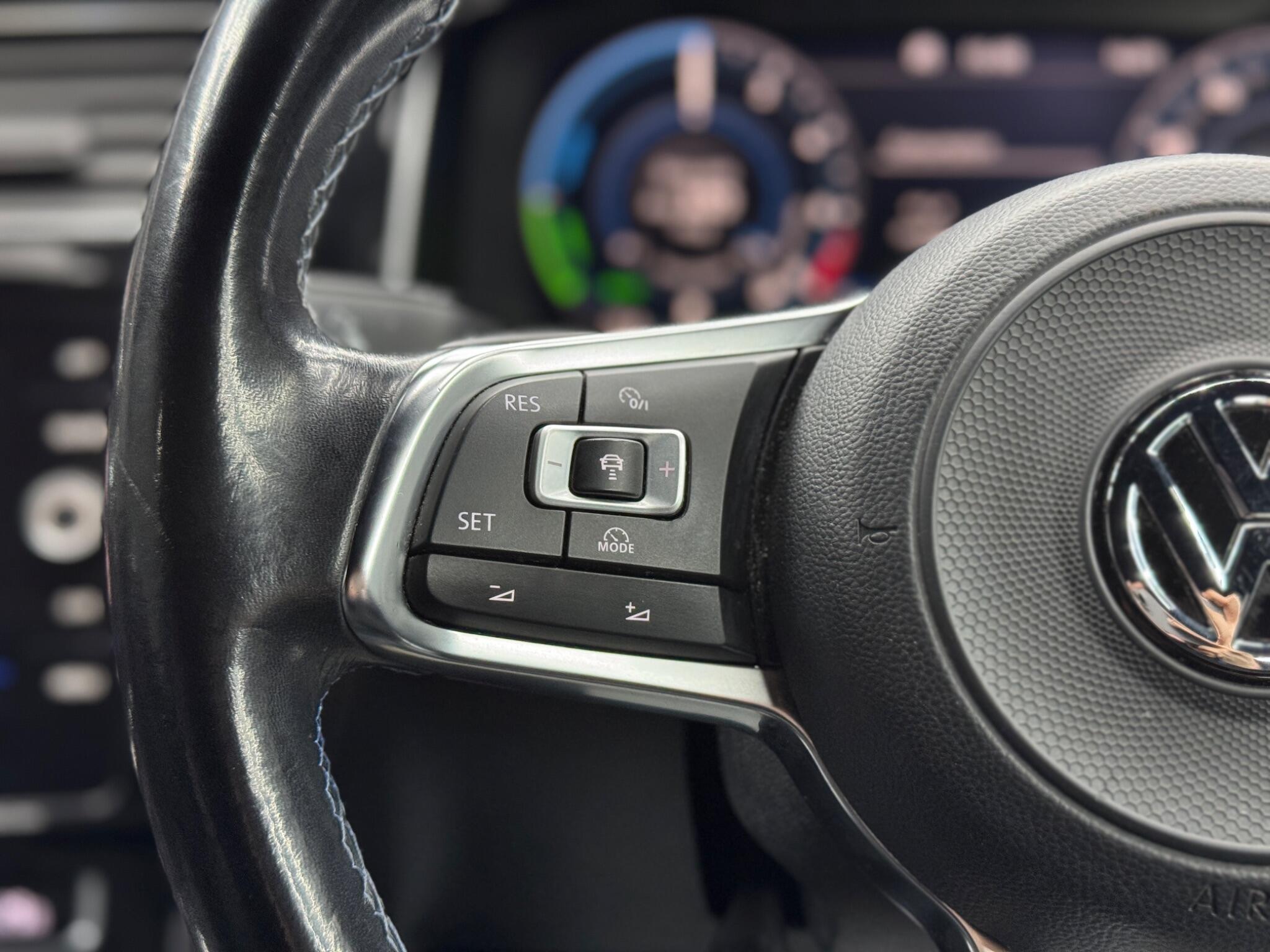 Volkswagen Golf - Image 20