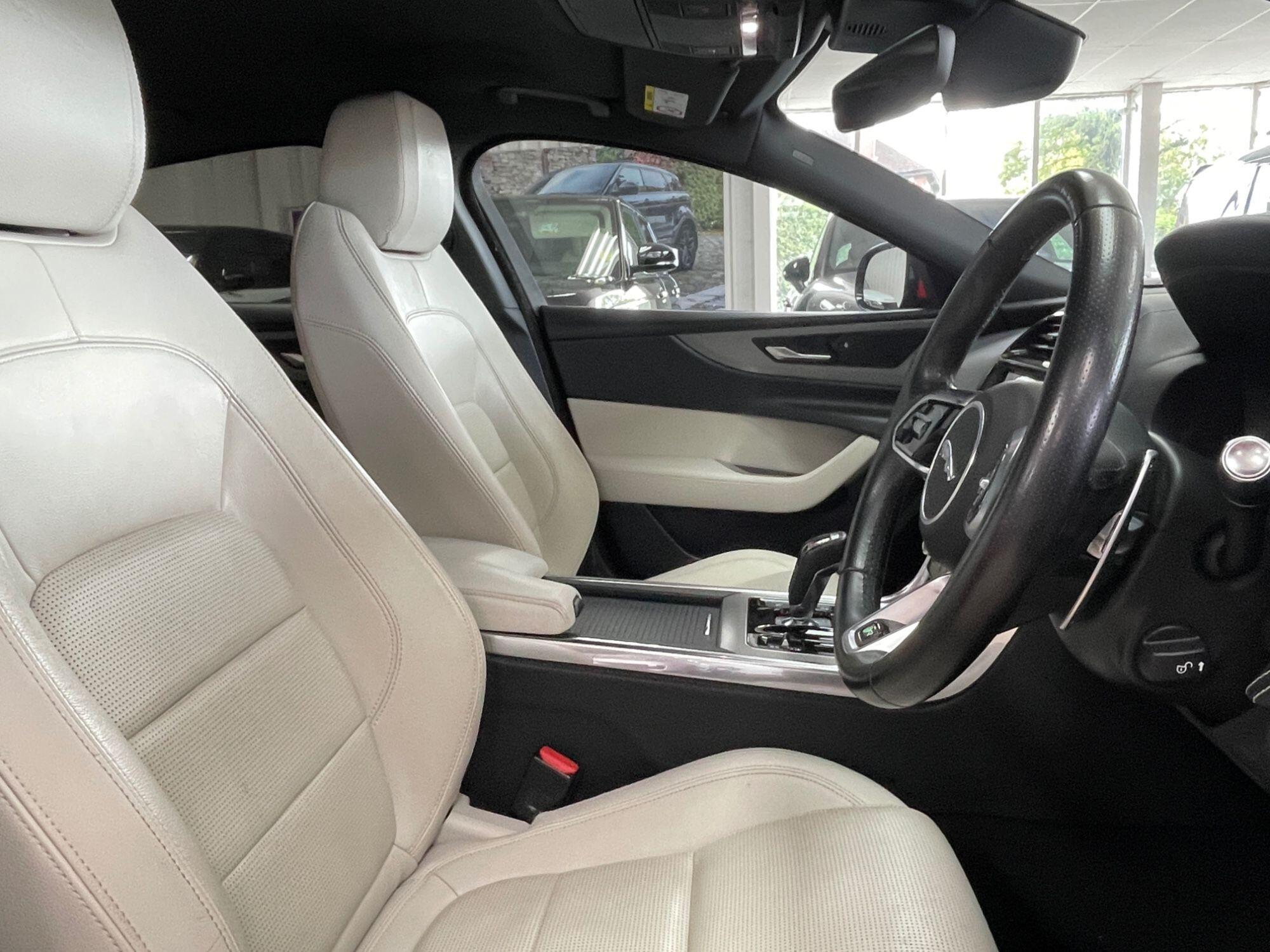 Jaguar XE - Image 24