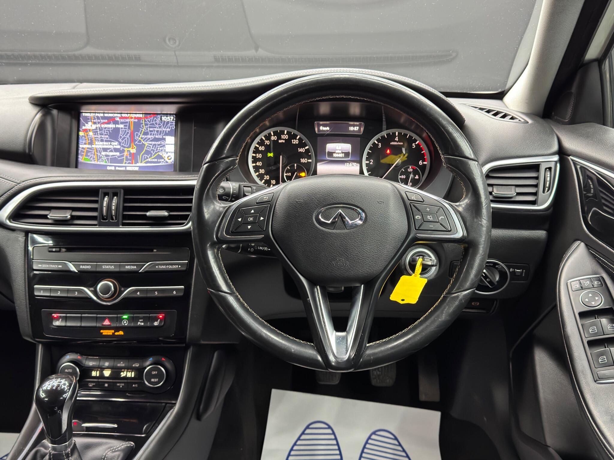 Infiniti Q30 - Image 18