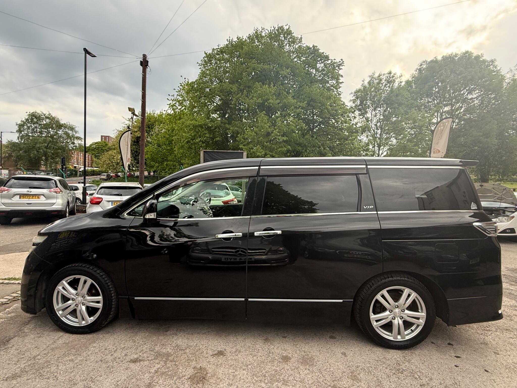 Nissan Elgrand - Image 4