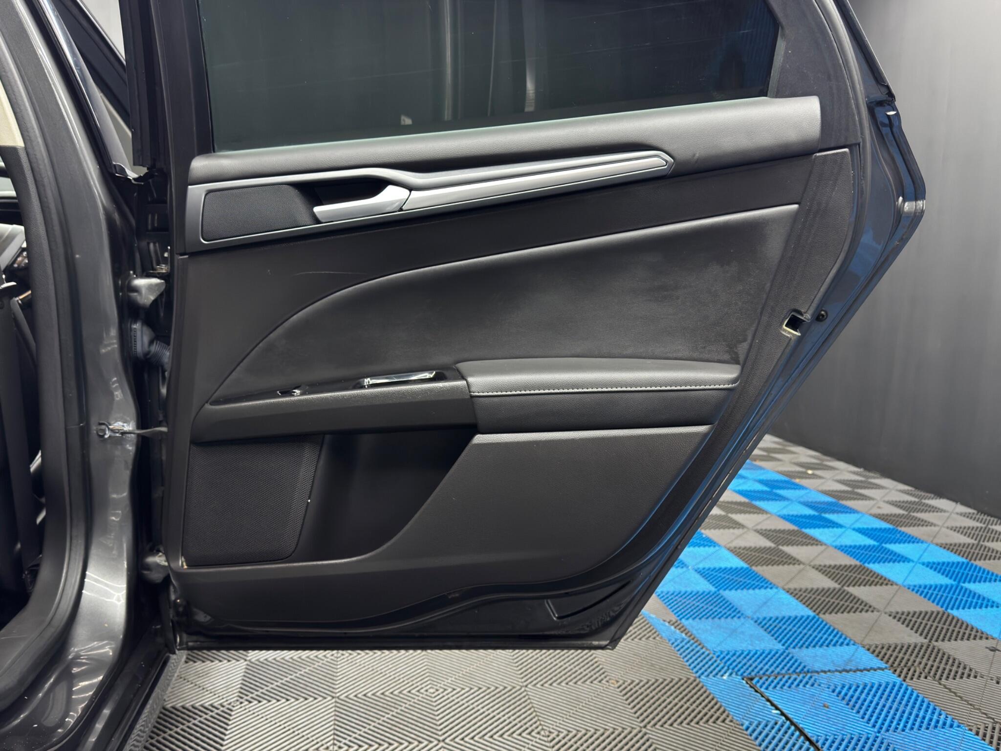 Ford Mondeo - Image 44