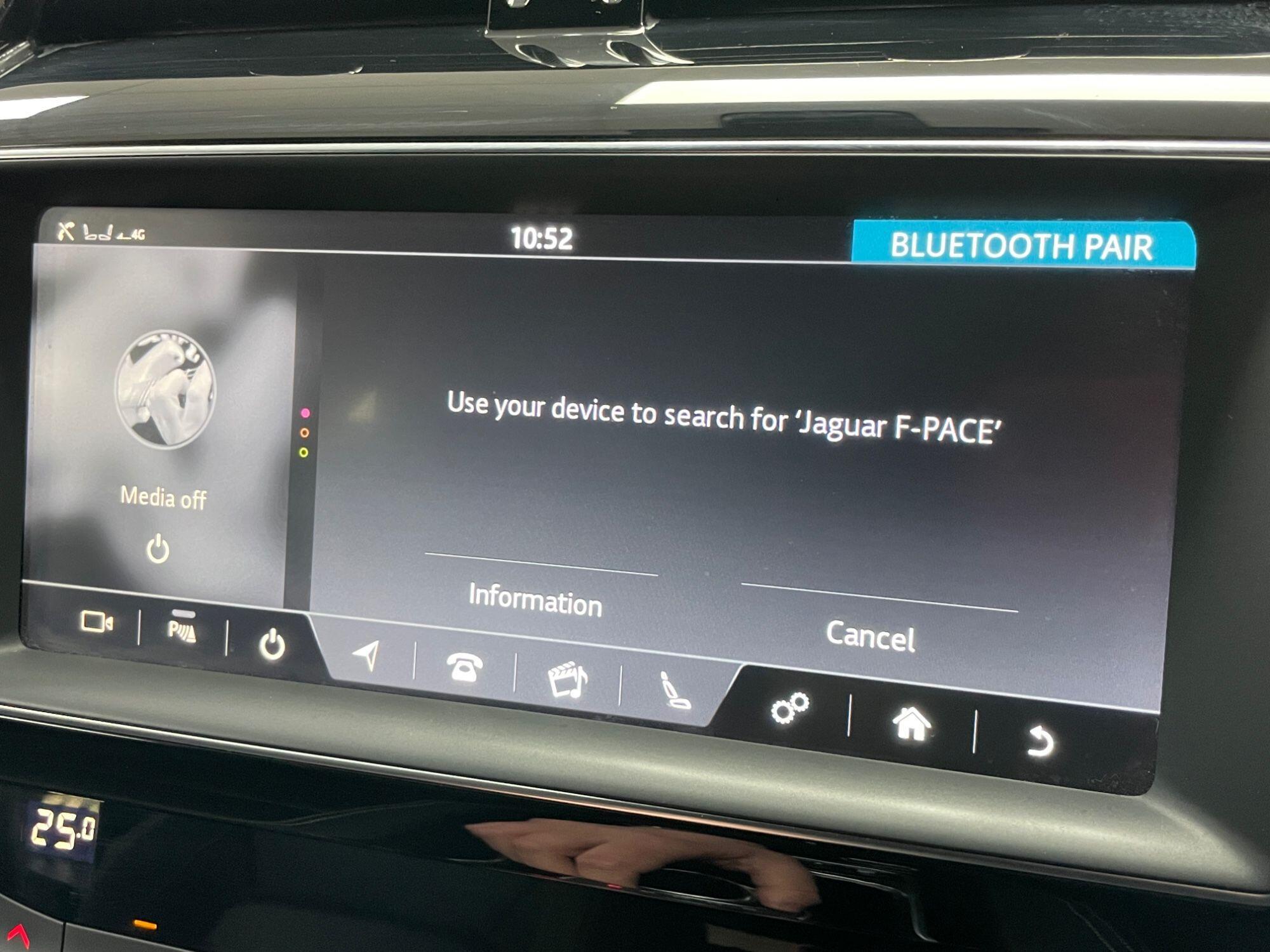 Jaguar F-Pace - Image 40