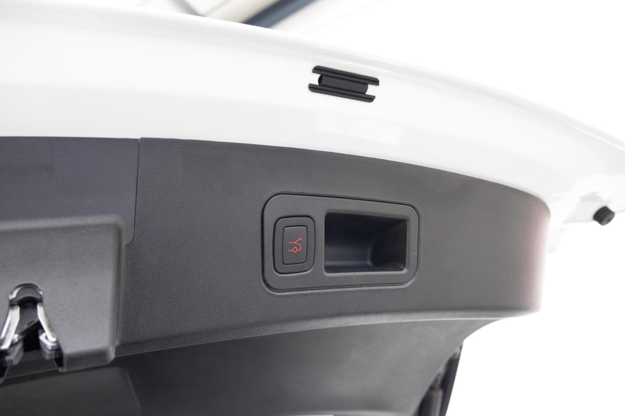 Tesla Model S - Image 10