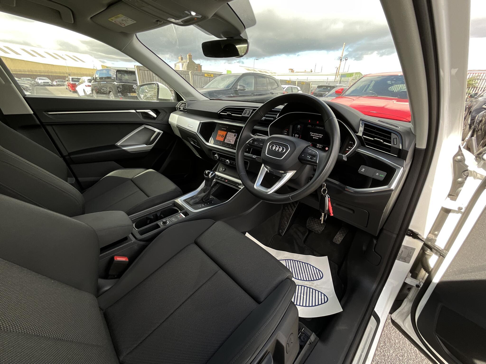 Audi Q3 - Image 7