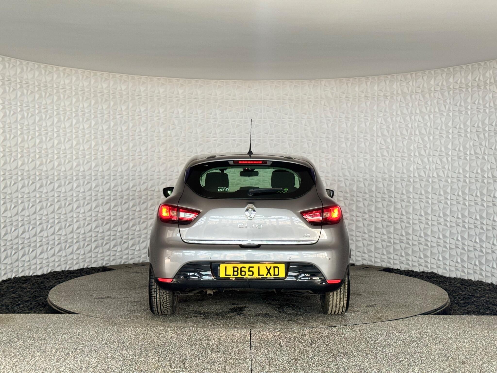 Renault Clio - Image 15