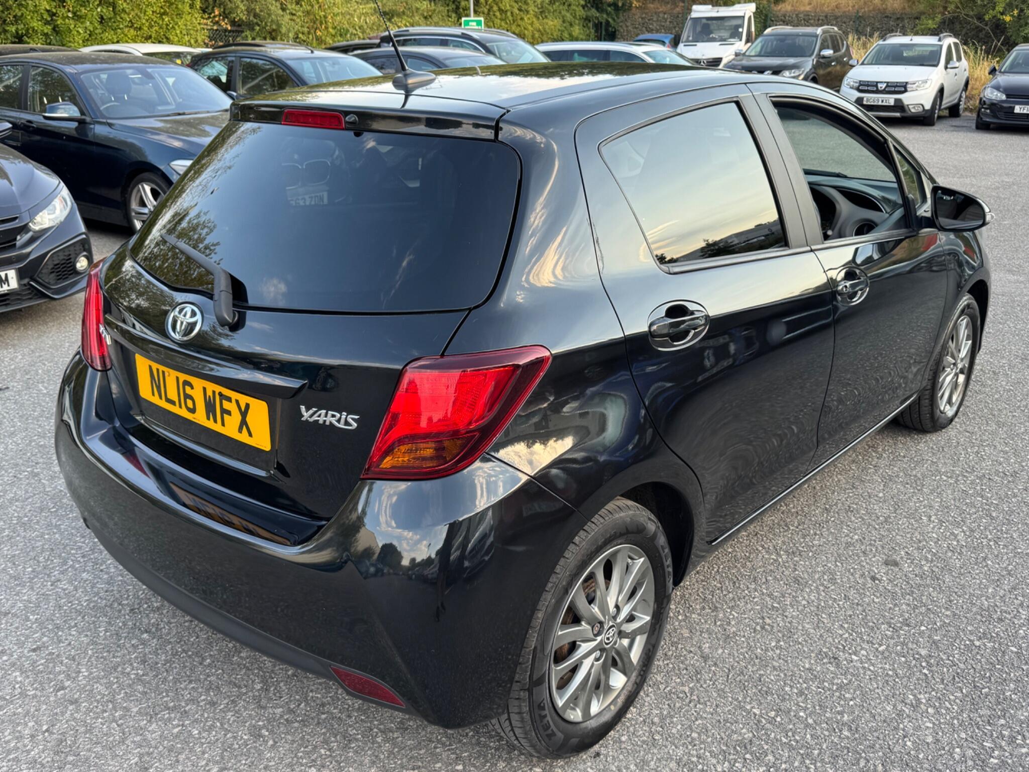 Toyota Yaris - Image 14