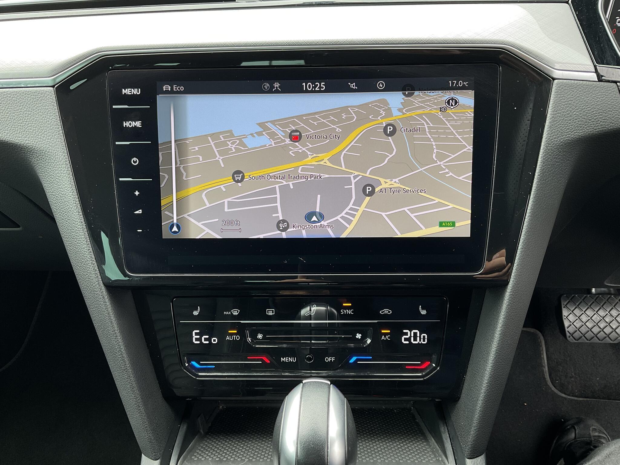 Volkswagen Passat - Image 13