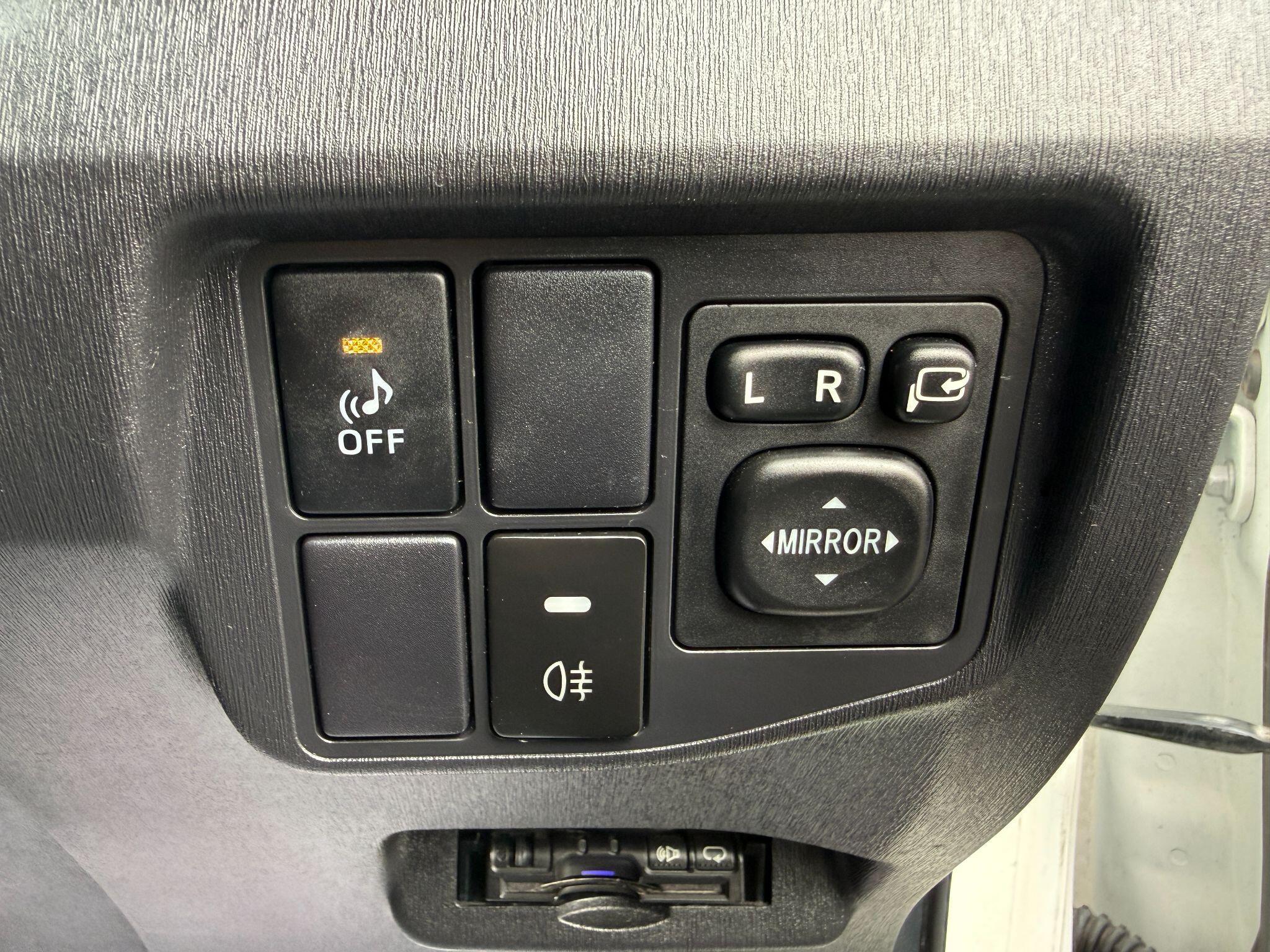 Toyota Prius - Image 49