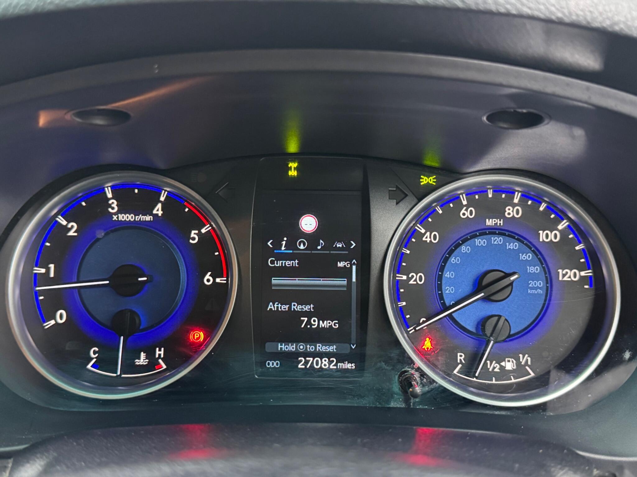 Toyota Hilux - Image 22