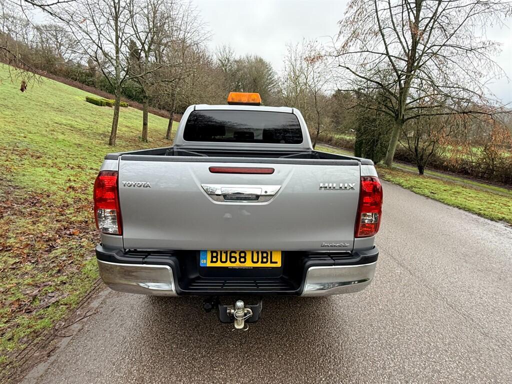 Toyota Hilux - Image 6