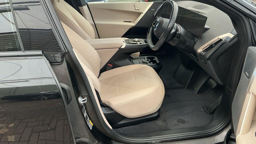 BMW IX - Image 10