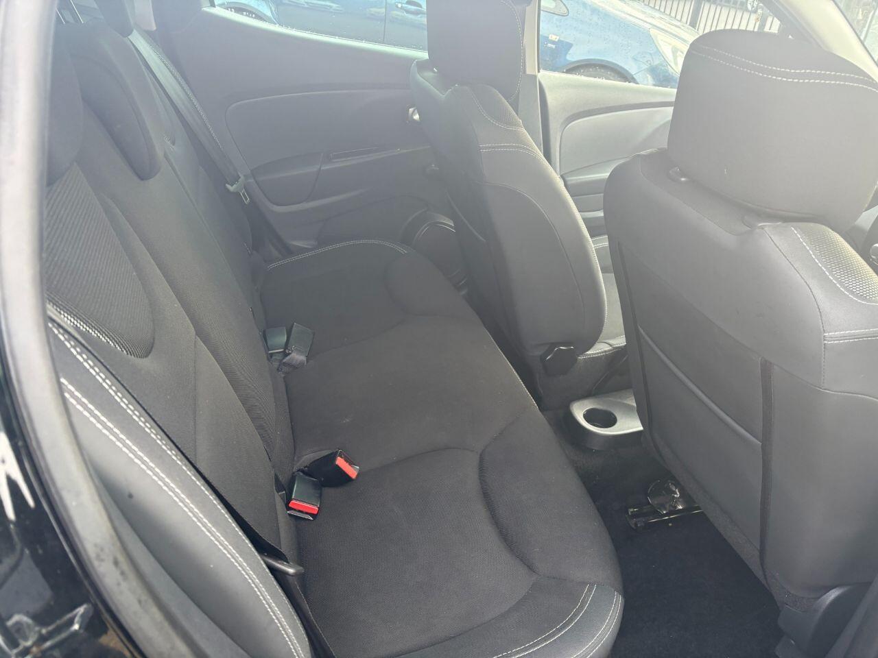 Renault Clio - Image 19