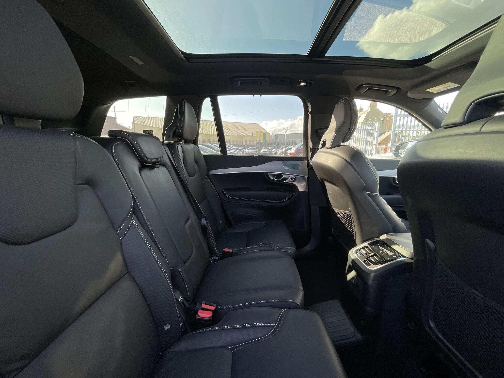 Volvo XC90 - Image 12