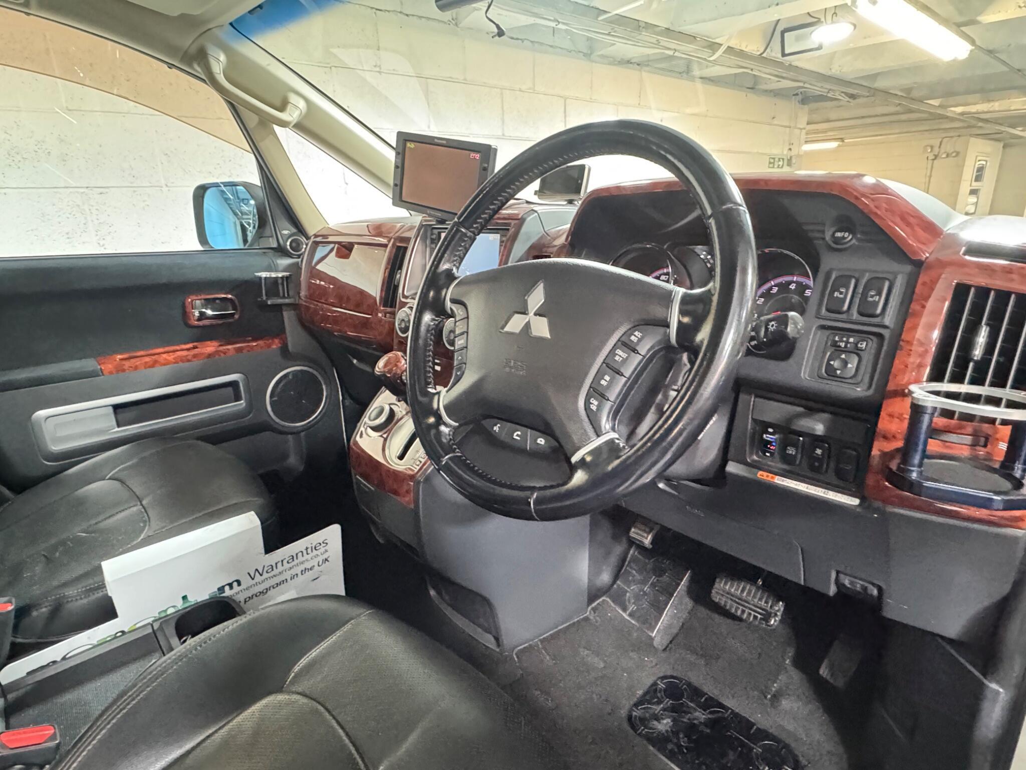 Mitsubishi Delica - Image 8