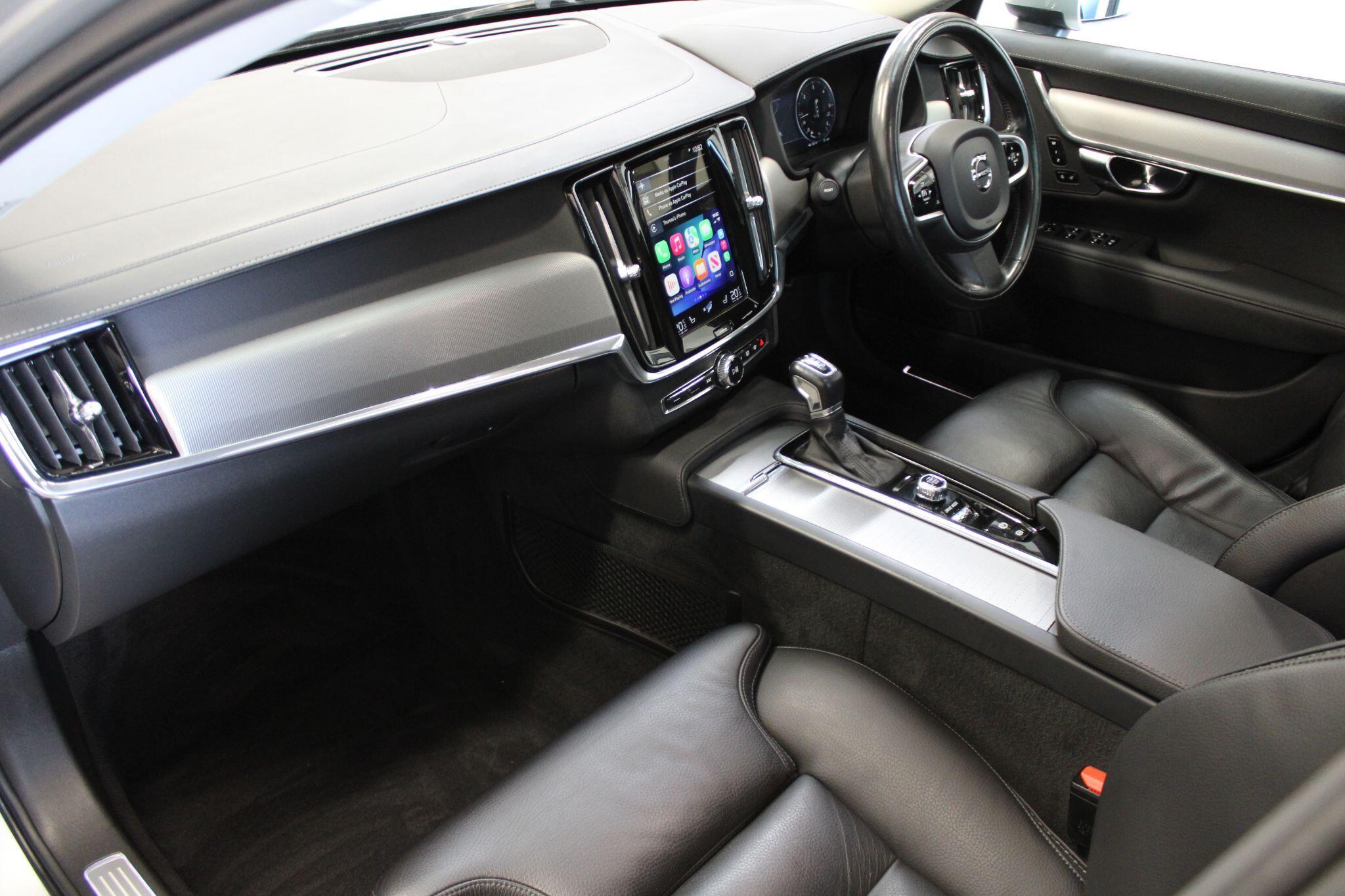 Volvo V90 CROSS COUNTRY - Image 2