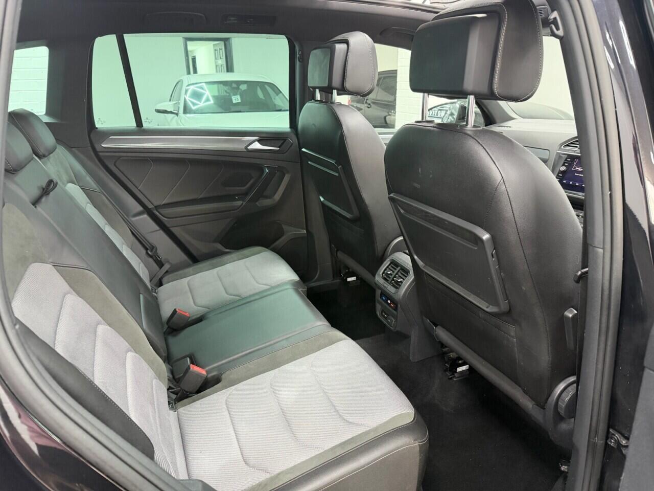 Volkswagen Tiguan - Image 18