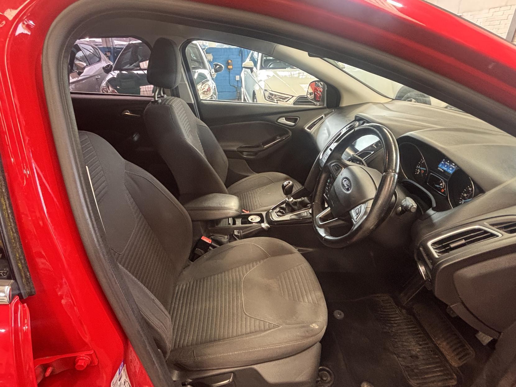 Ford Focus - Image 17