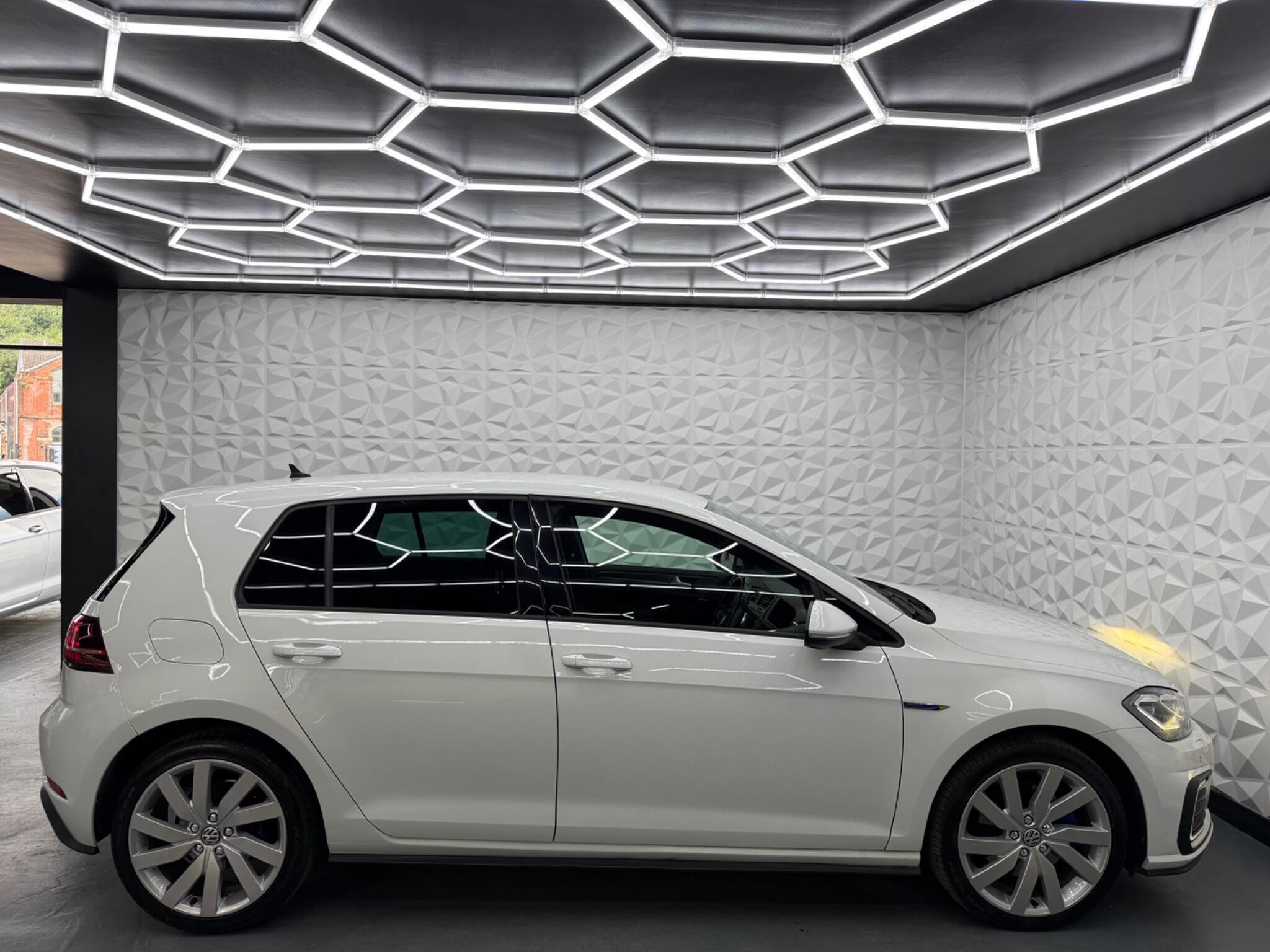 Volkswagen Golf - Image 13