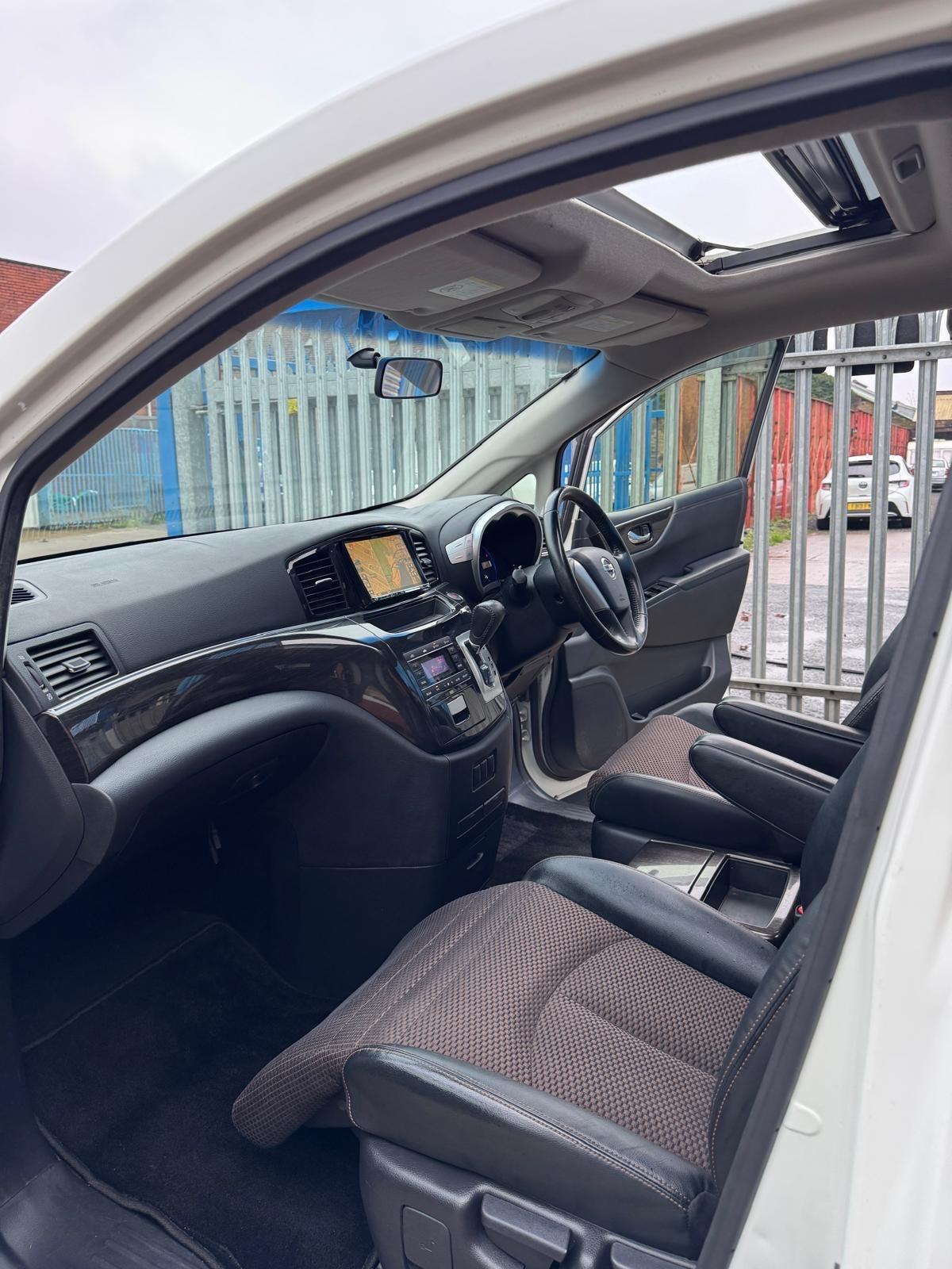 Nissan Elgrand - Image 46