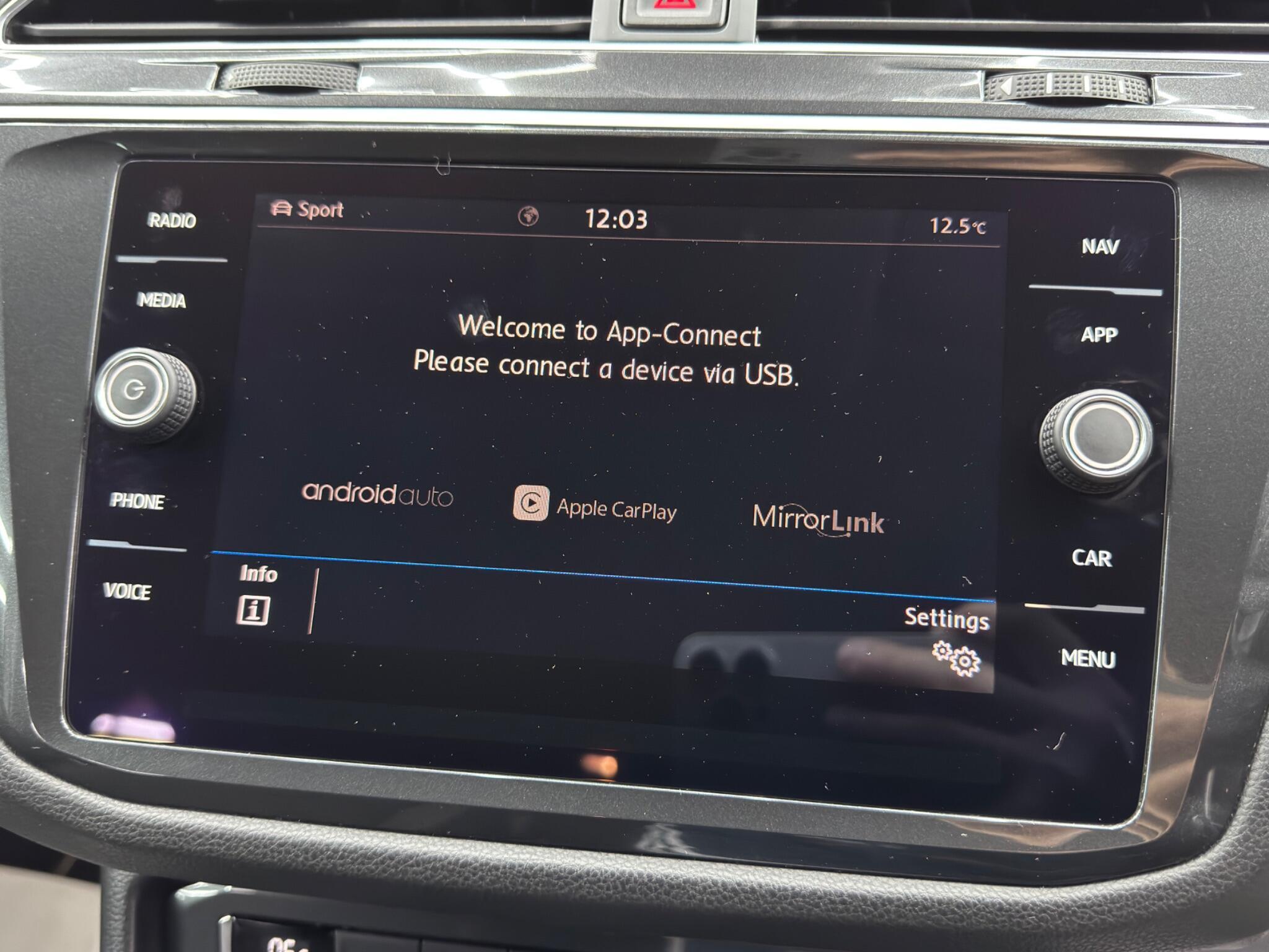 Volkswagen Tiguan - Image 34