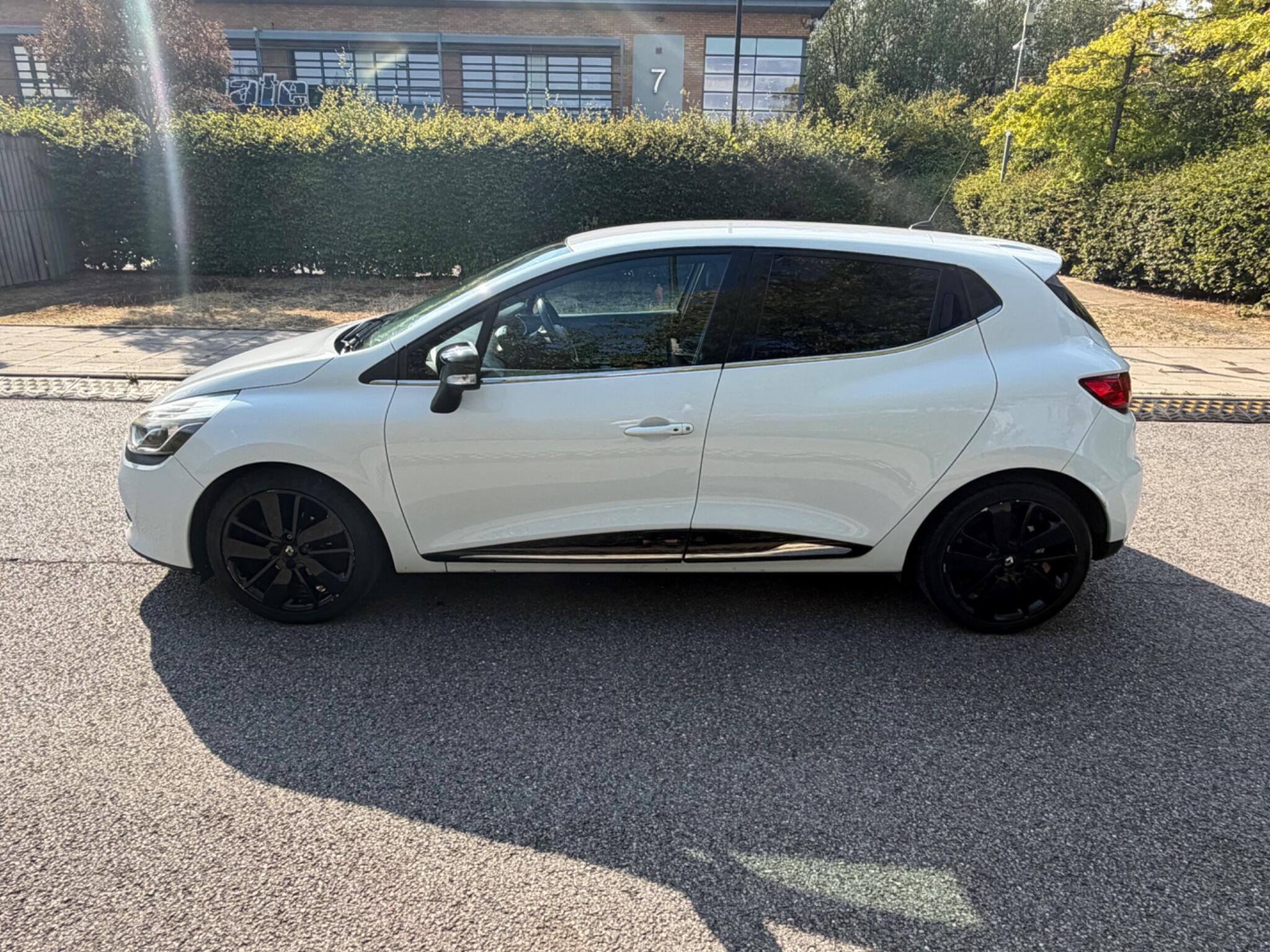 Renault Clio - Image 9