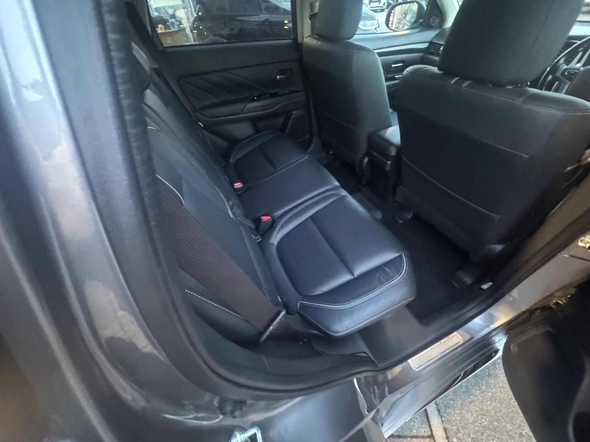Mitsubishi Outlander - Image 15