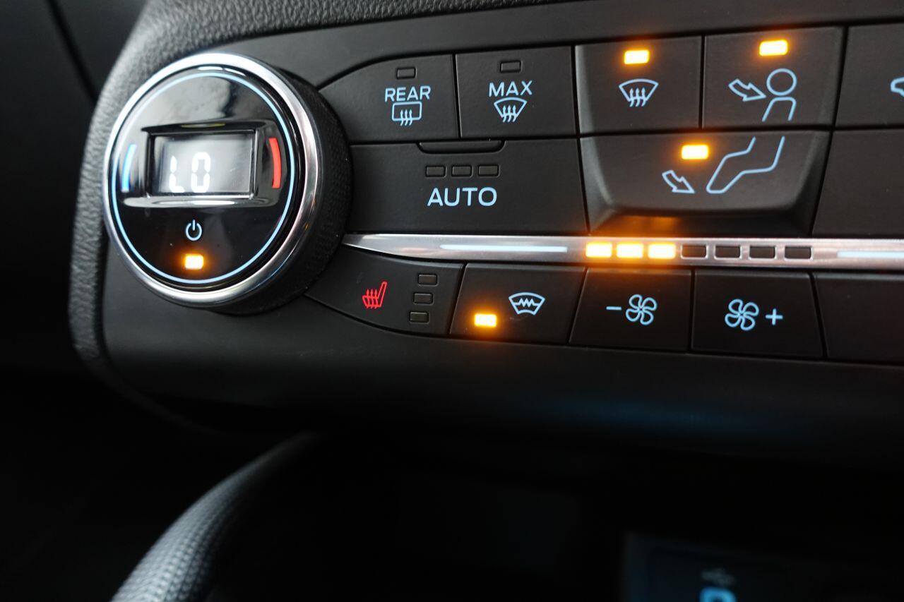 Ford Focus - Image 25