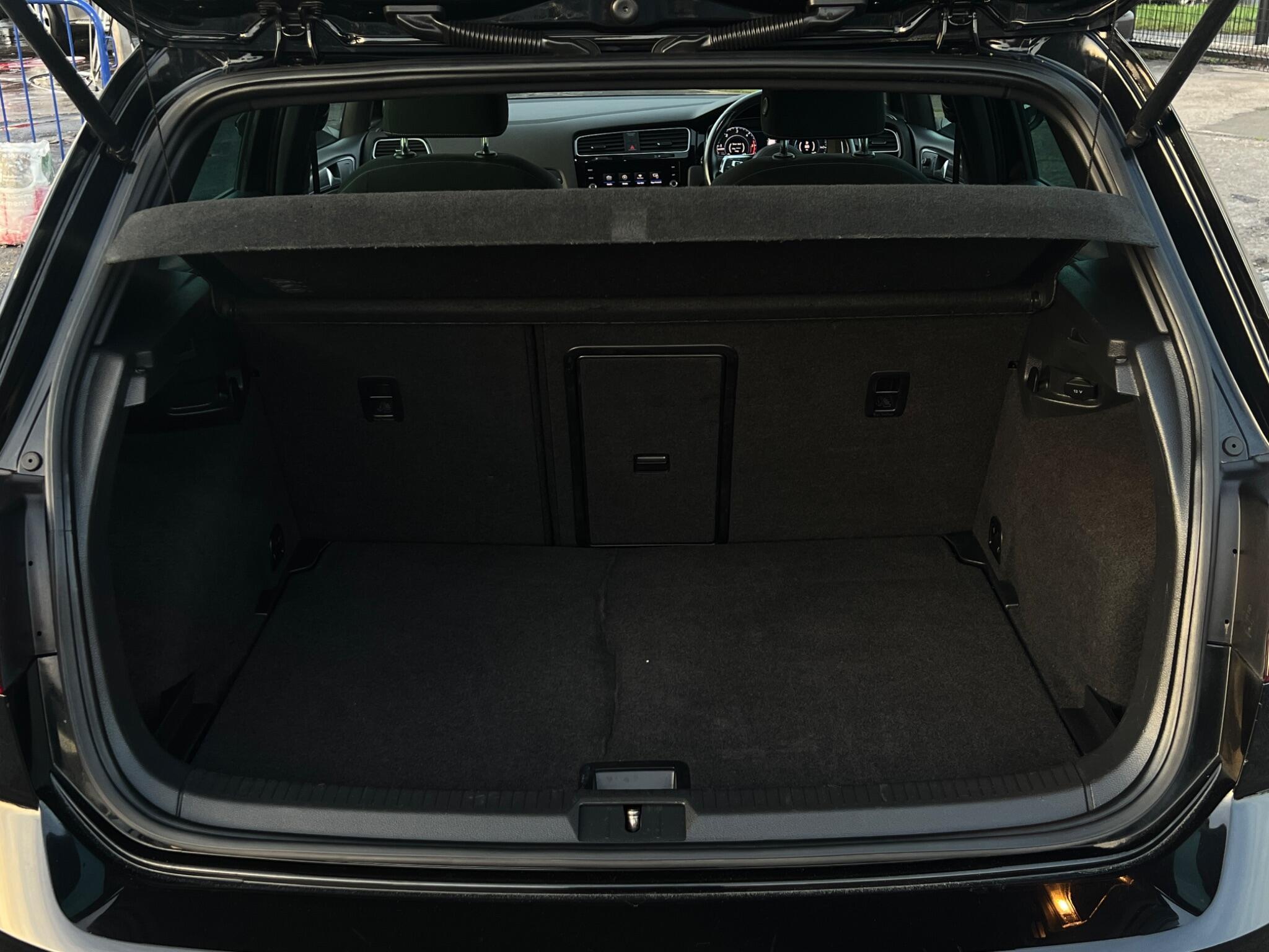 Volkswagen Golf - Image 17