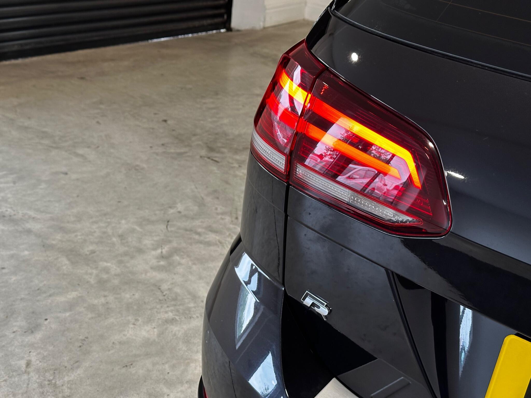 Volkswagen Golf - Image 46