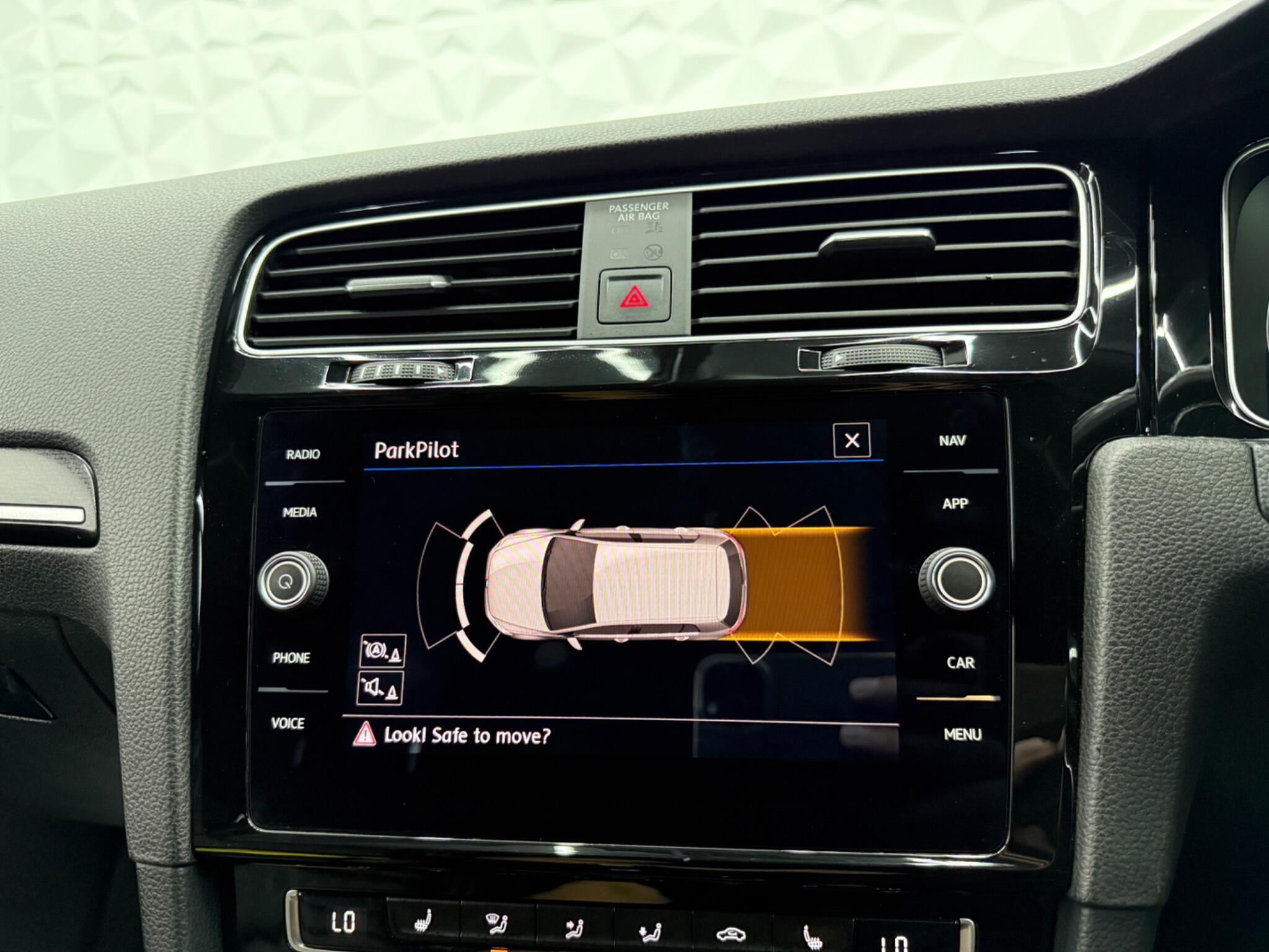 Volkswagen Golf - Image 44