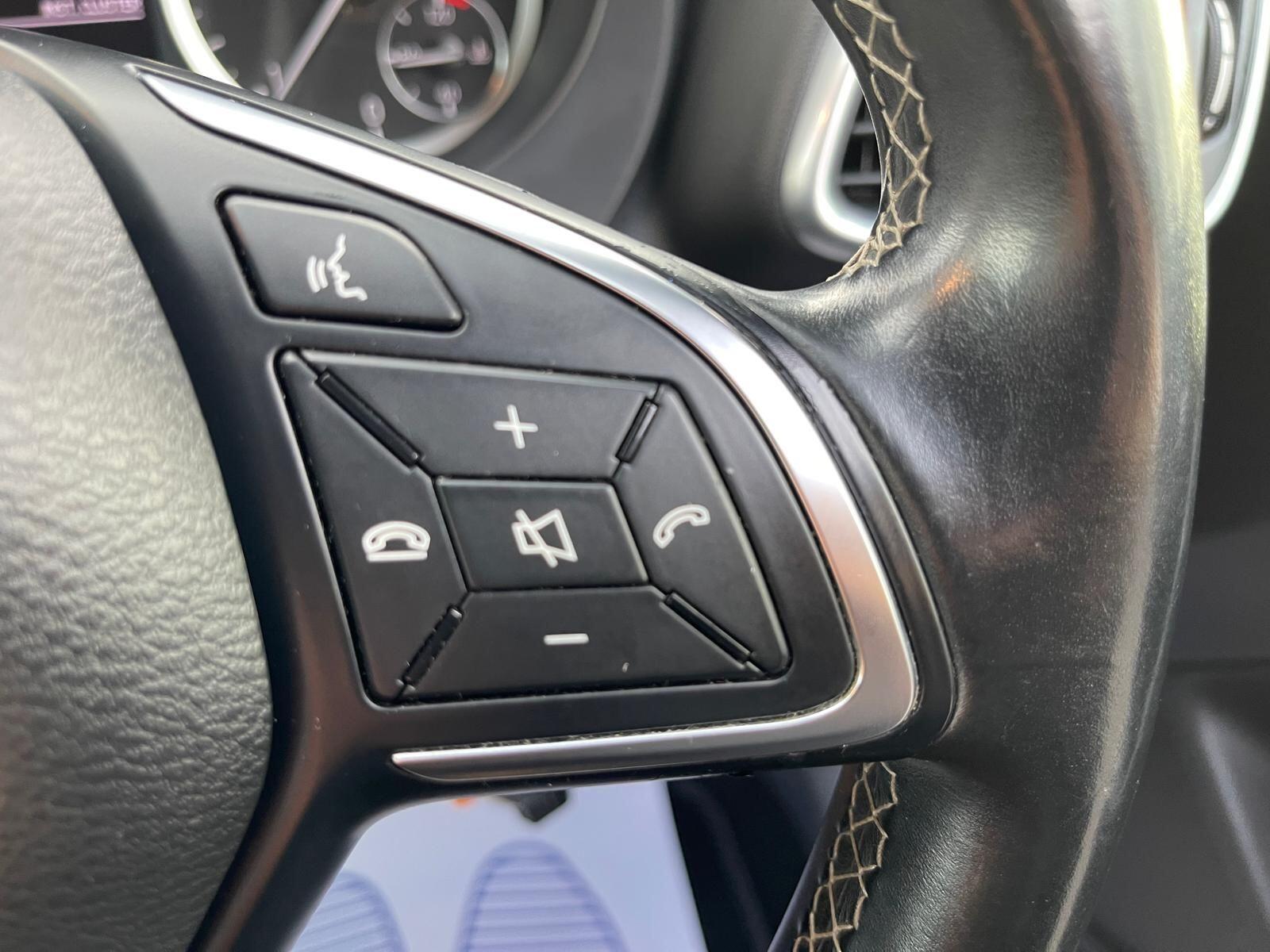 Infiniti Q30 - Image 29