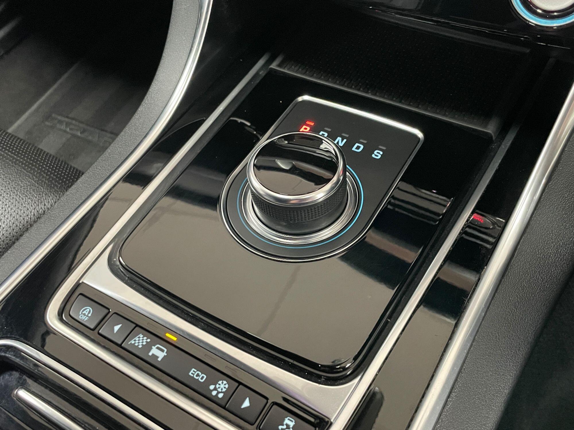 Jaguar XF - Image 47