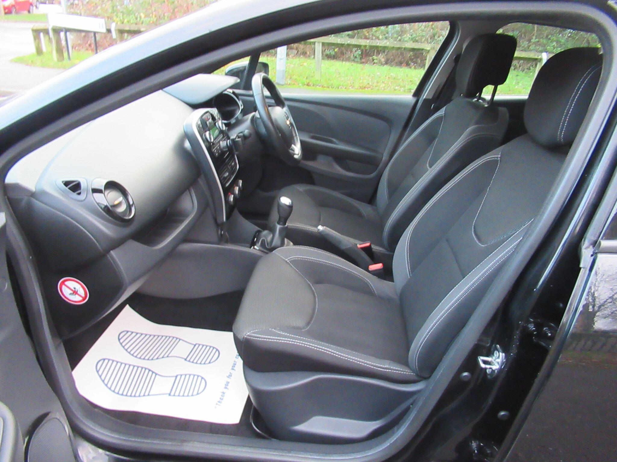 Renault Clio - Image 12