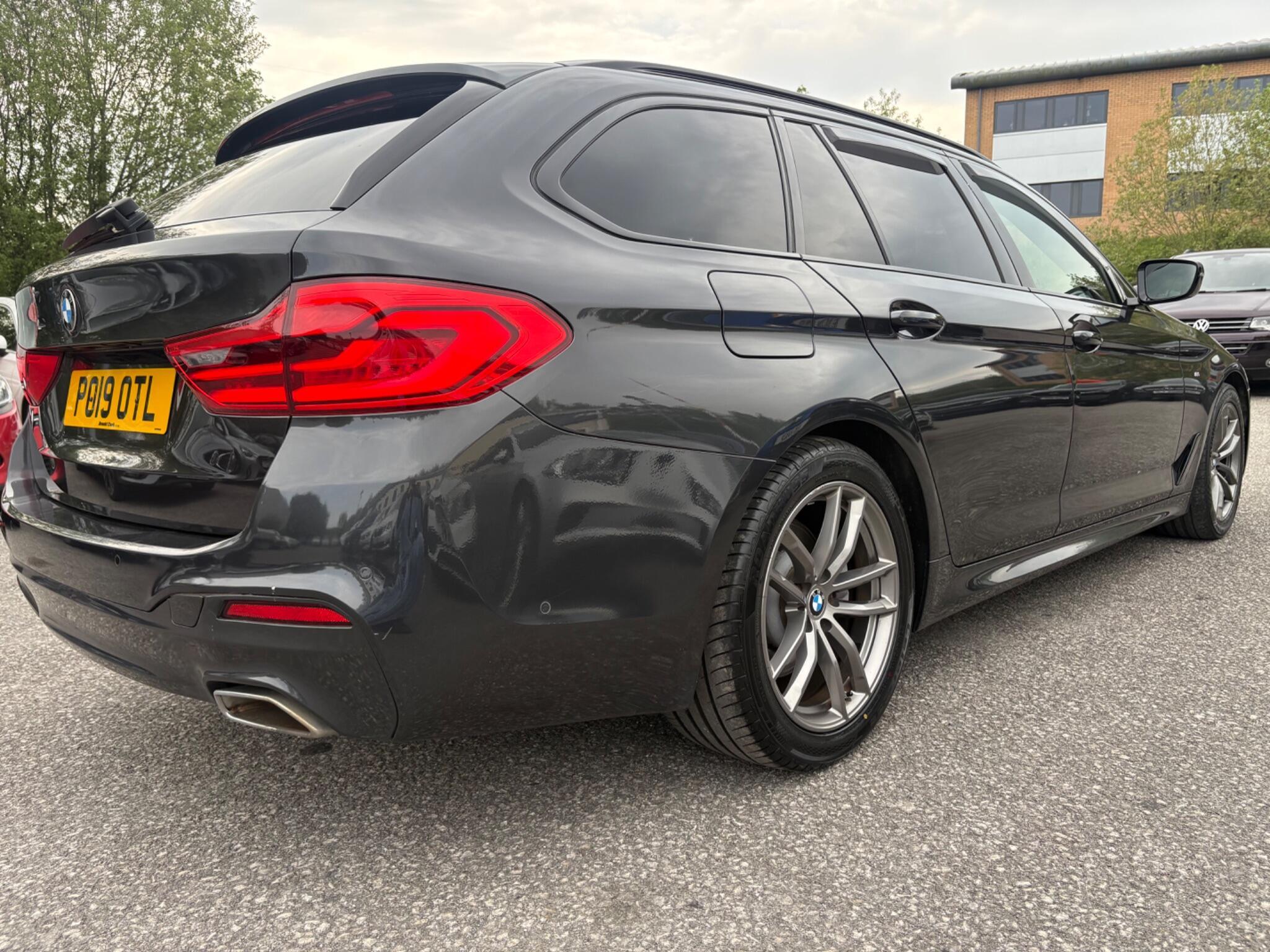 BMW 5 Series - Image 25