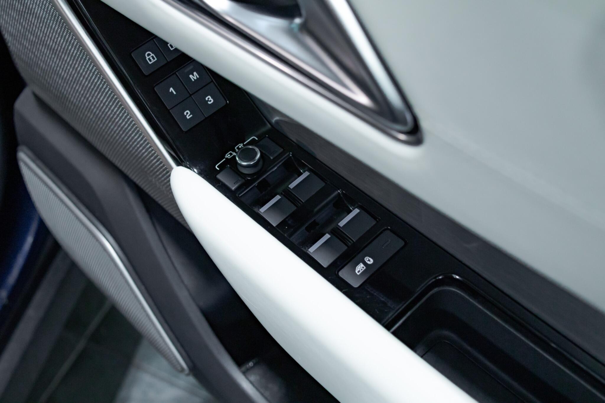 Land Rover Range Rover Velar - Image 28