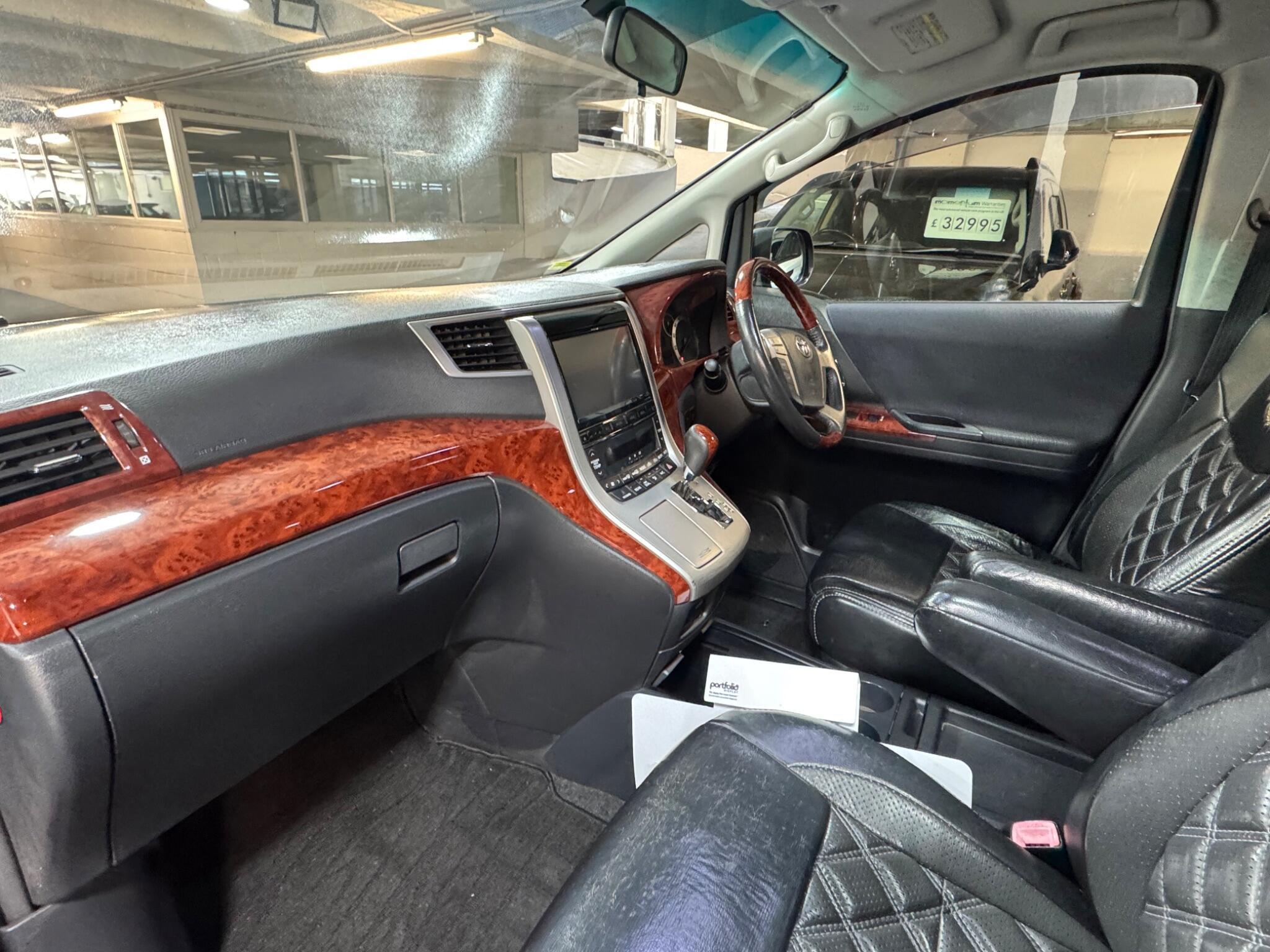 Toyota Vellfire - Image 11