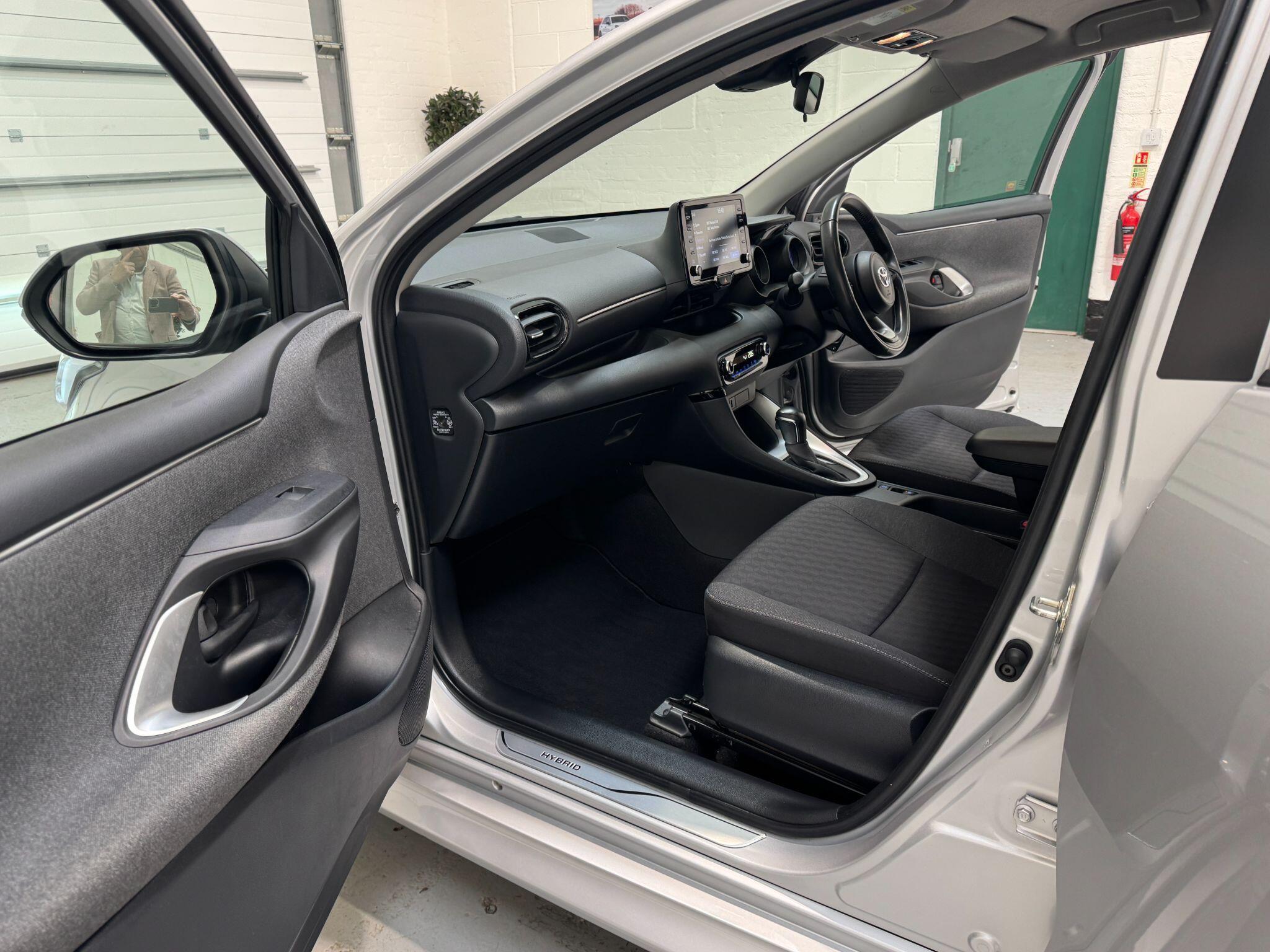 Toyota Yaris - Image 50