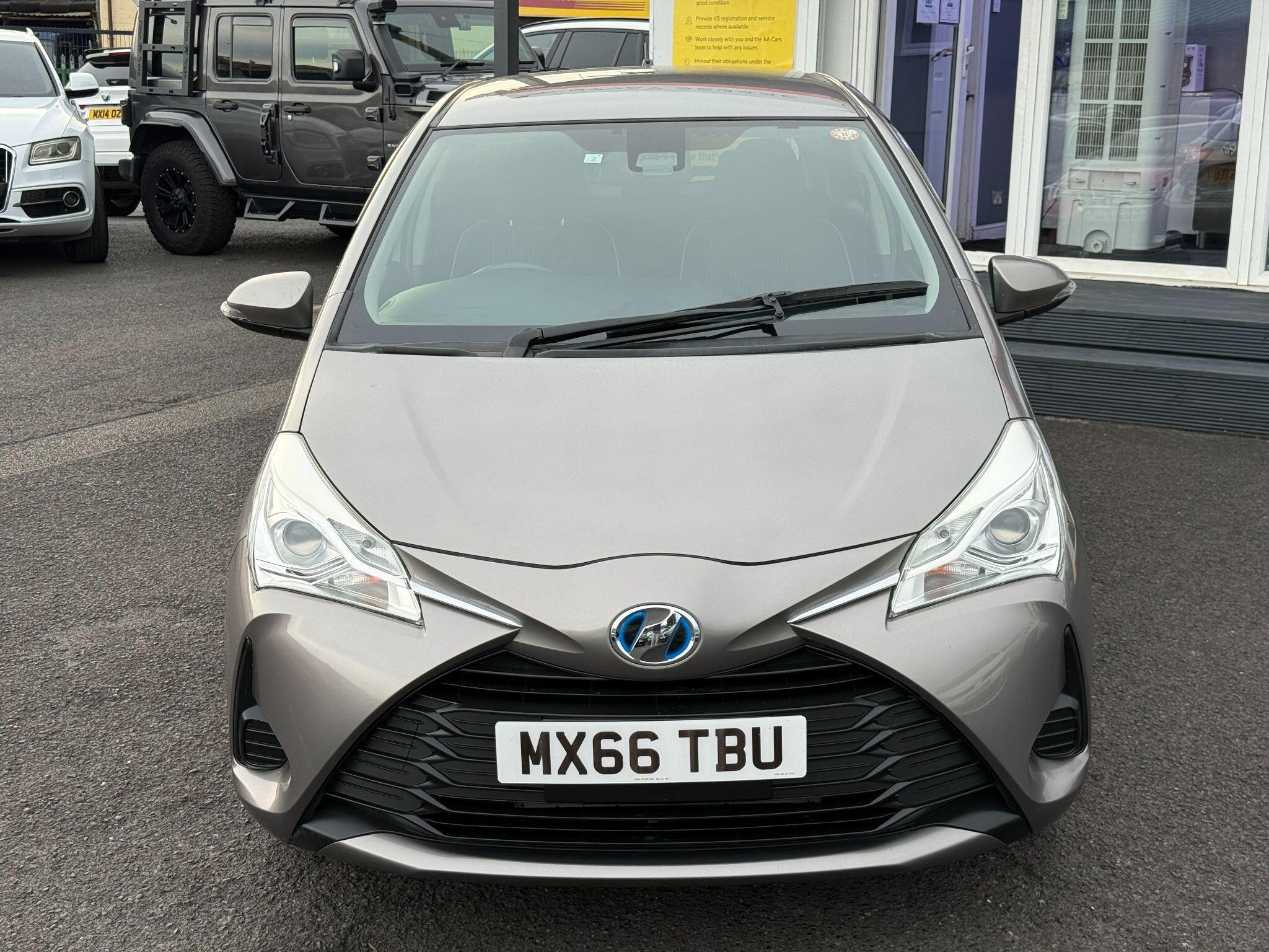Toyota VITZ - Image 9