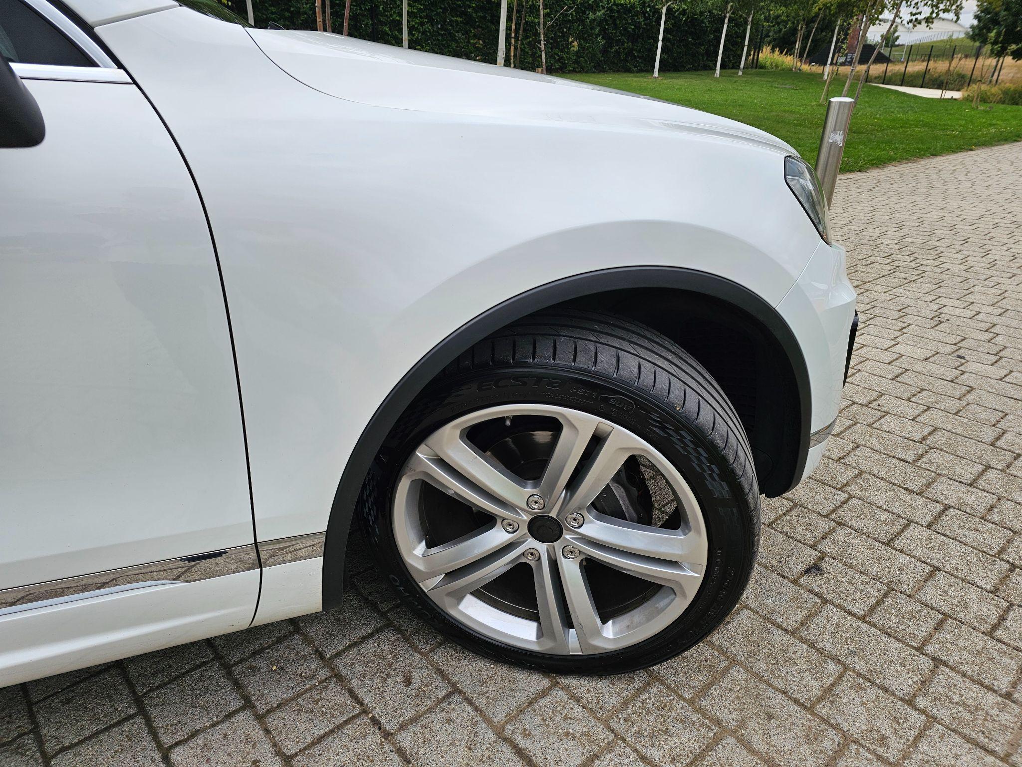 Volkswagen Touareg - Image 16