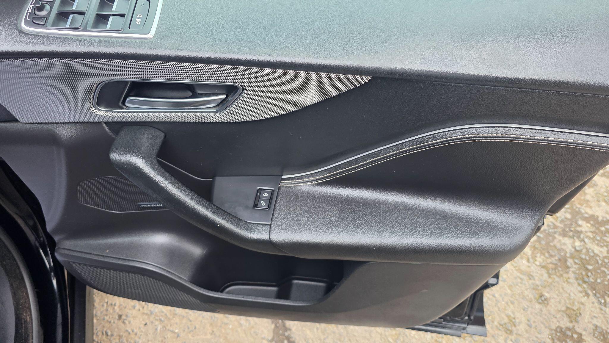 Jaguar F-Pace - Image 26