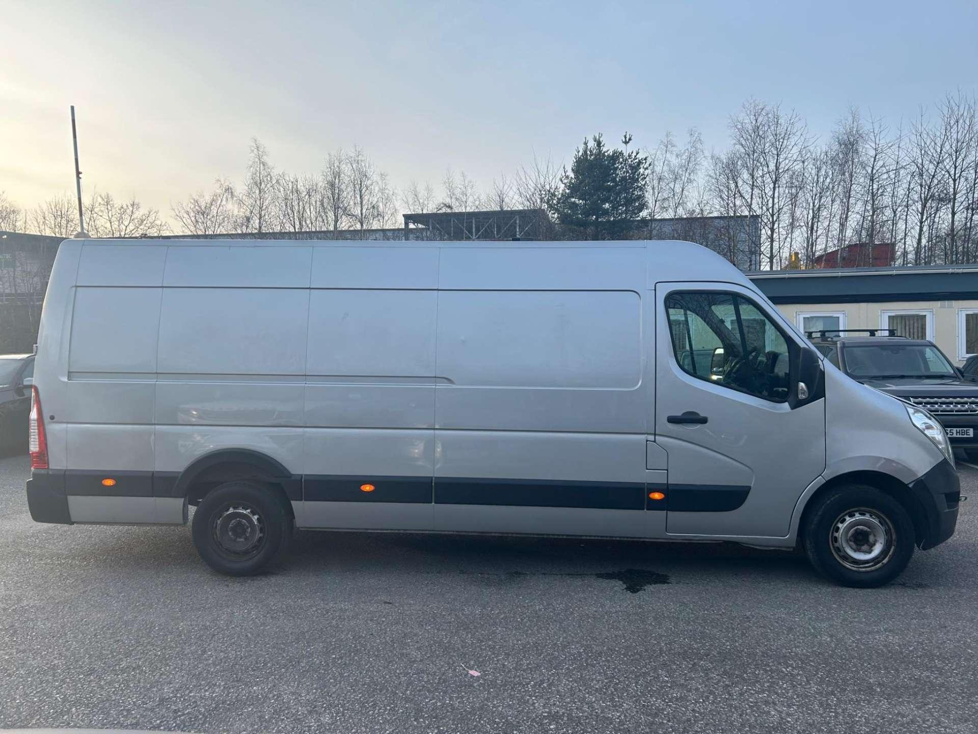 Renault Master - Image 9