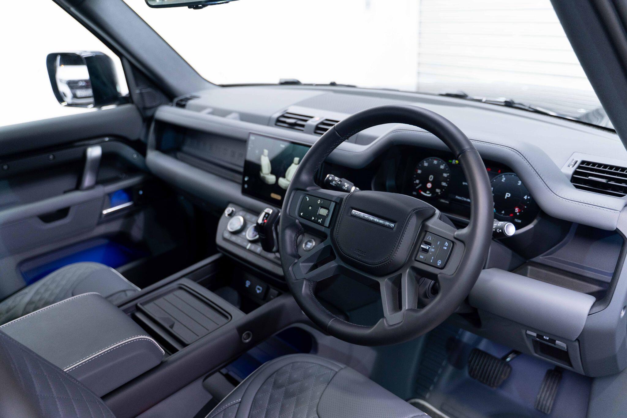 Land Rover Defender 110 - Image 3