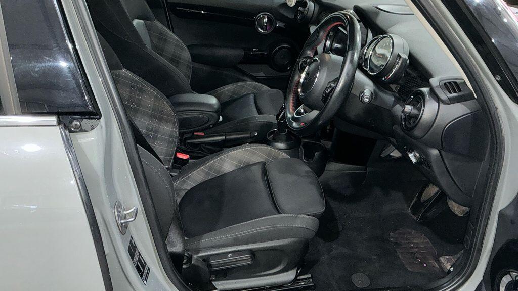 MINI Hatch - Image 3