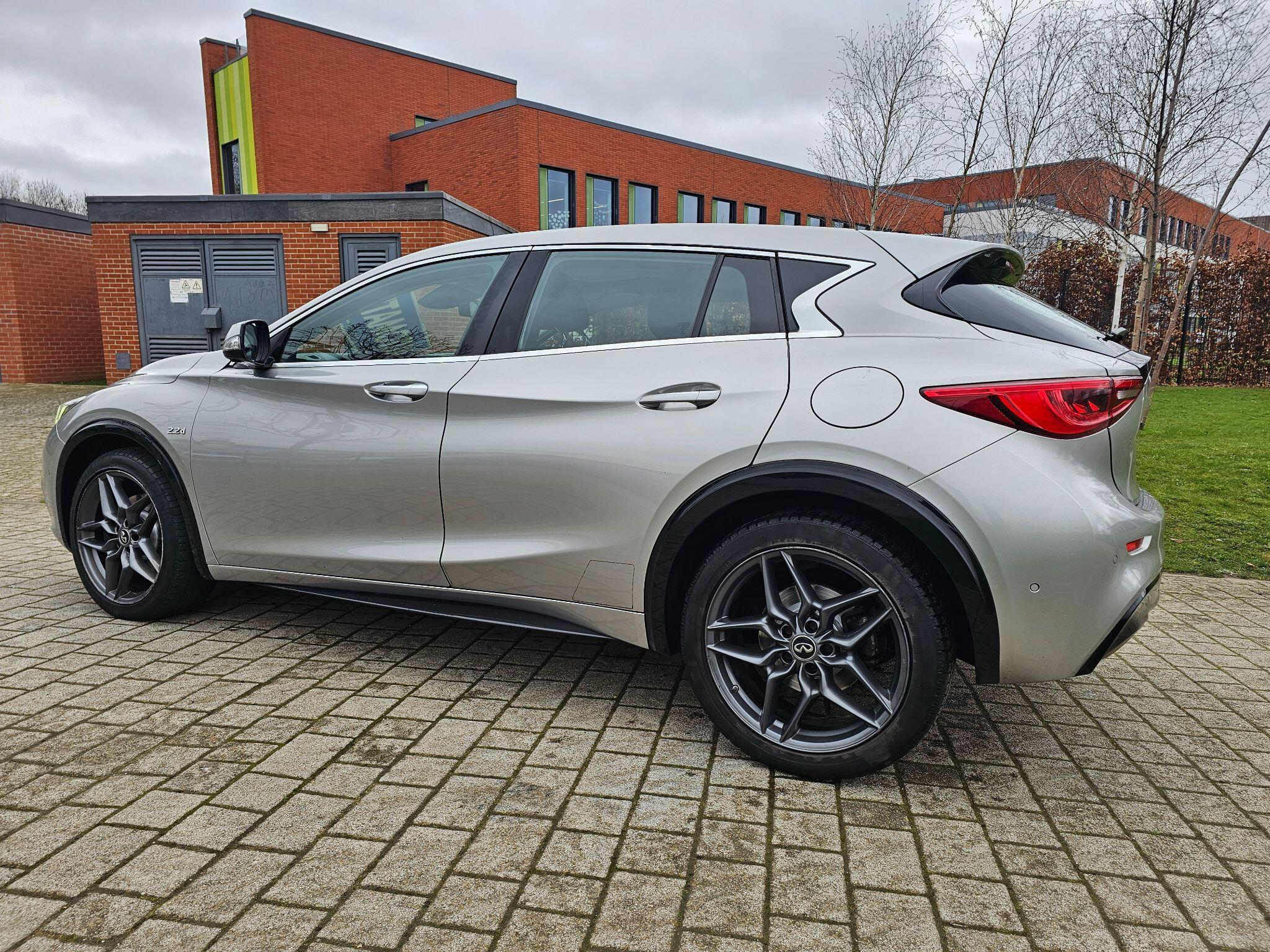 Infiniti Q30 - Image 20