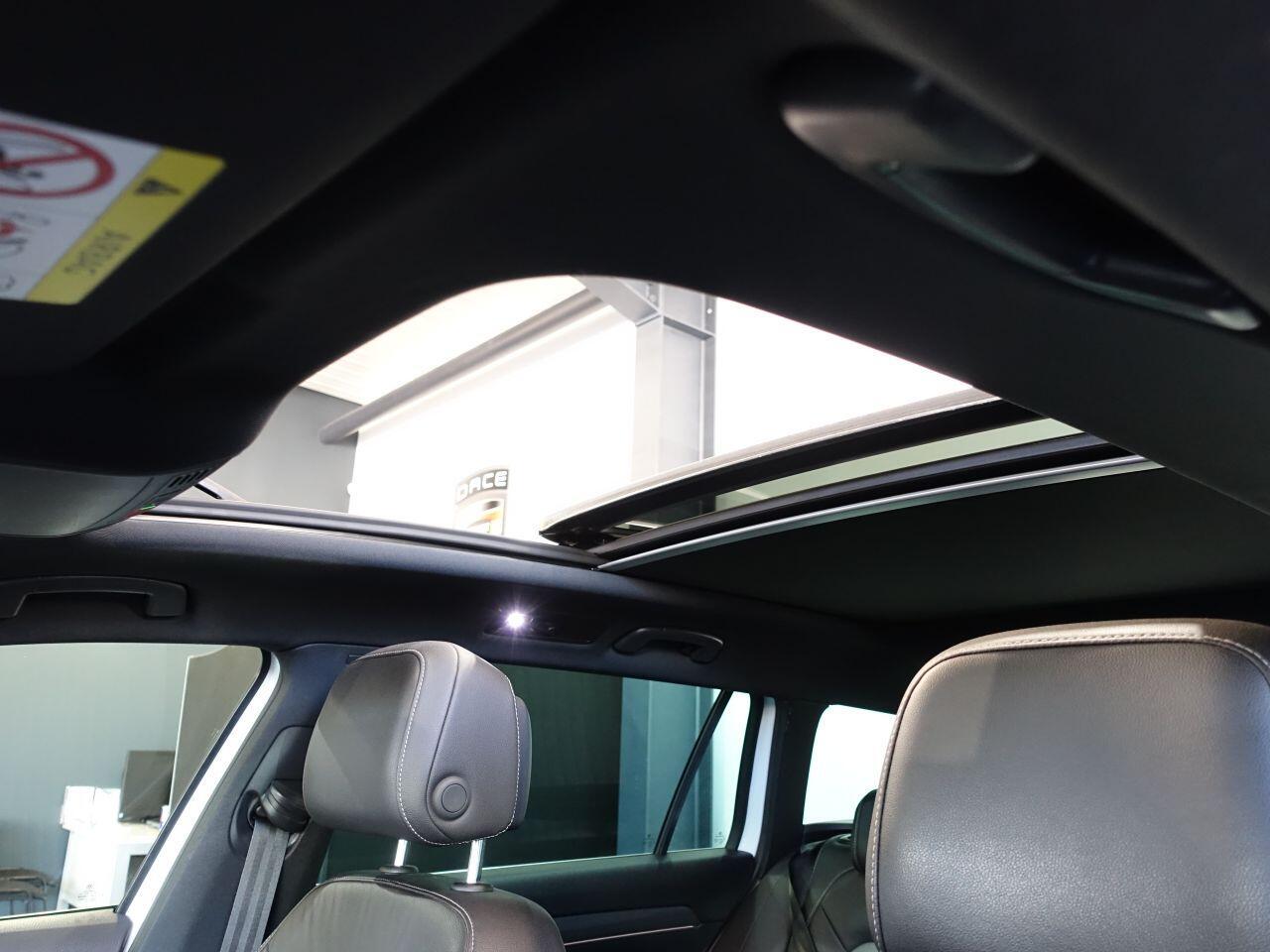 Volkswagen Passat - Image 17