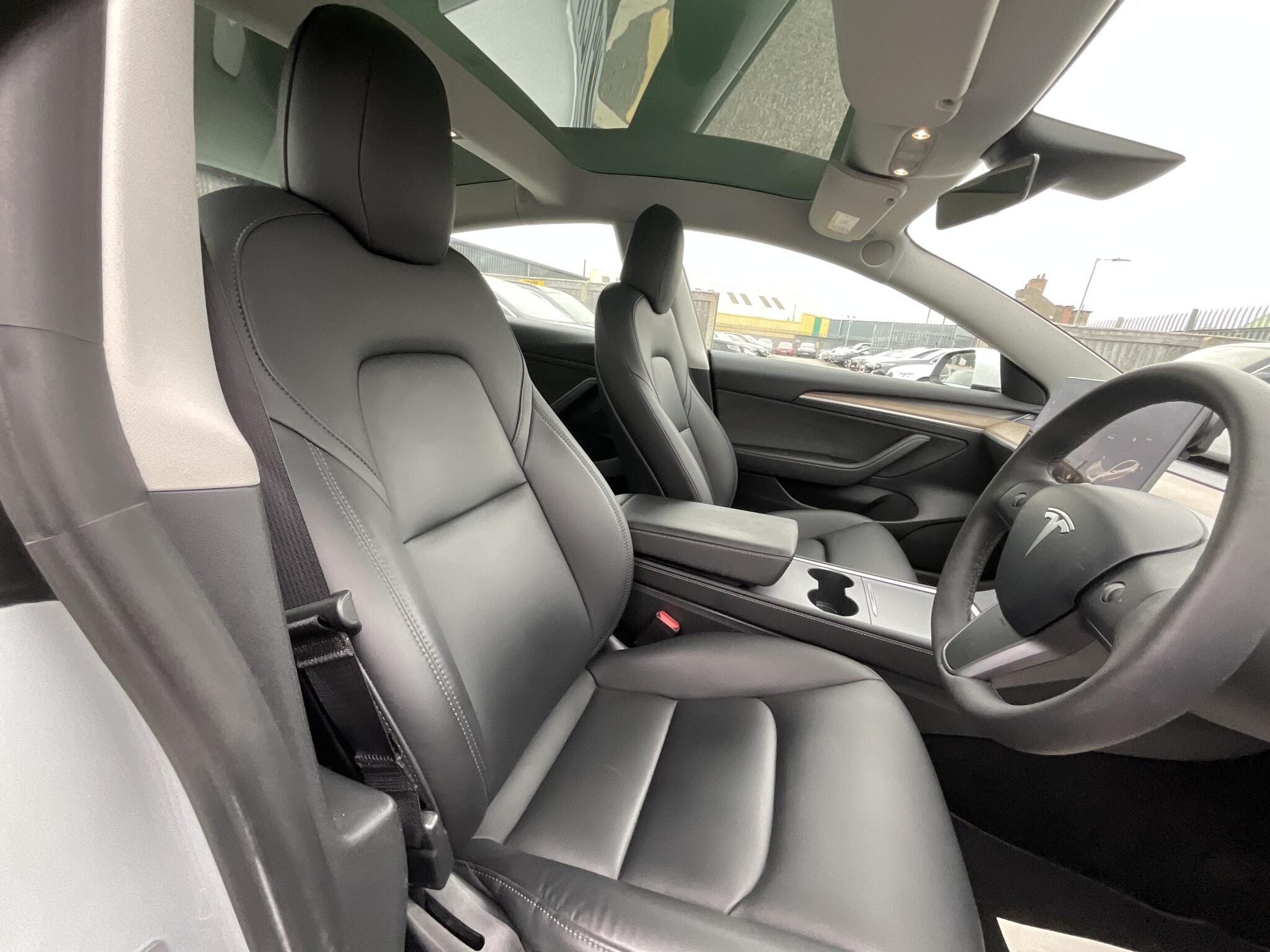 Tesla Model 3 - Image 8