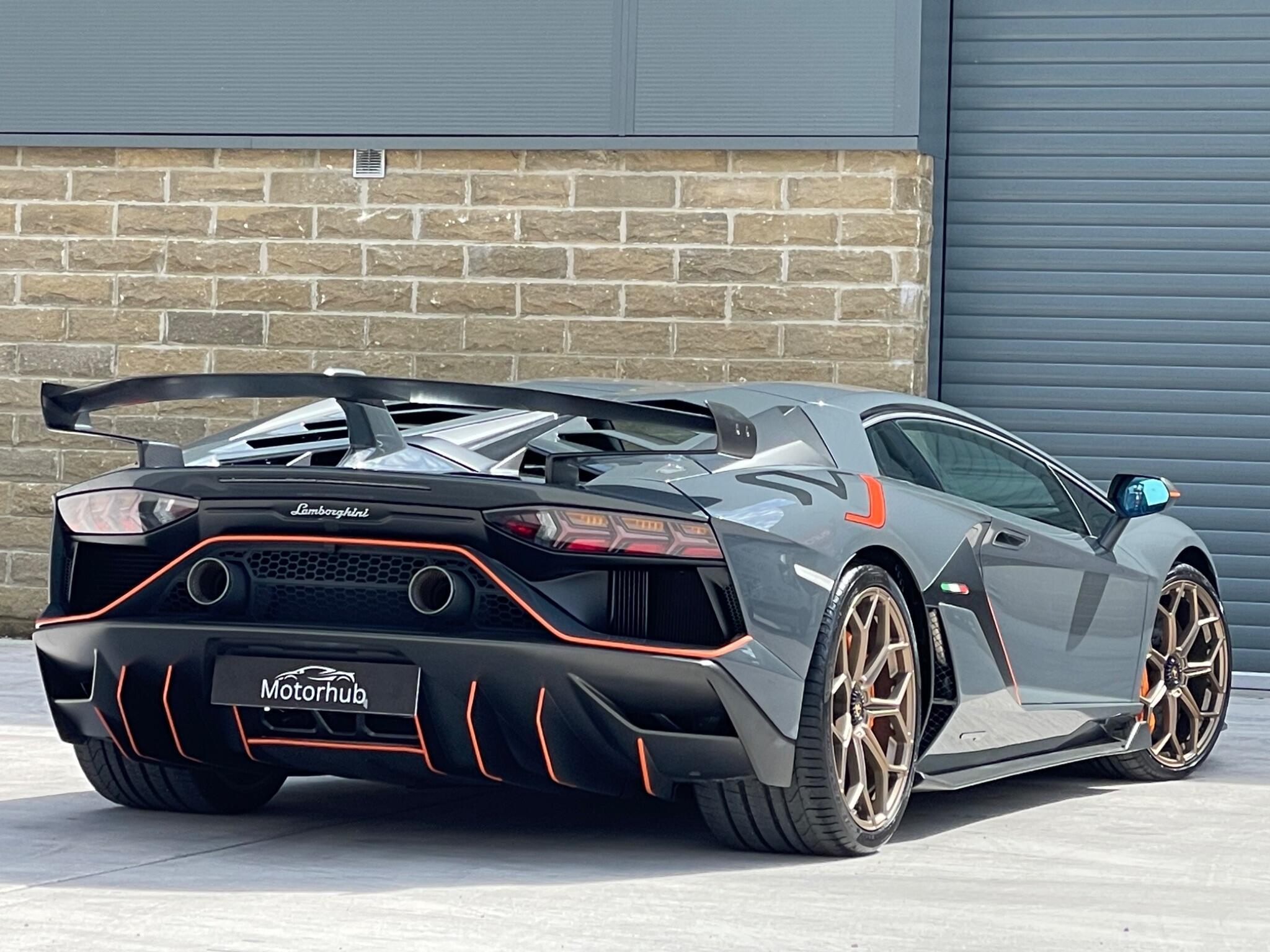Lamborghini Aventador - Image 4